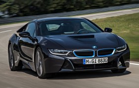 Photo de l&rsquo;ext&eacute;rieur de la BMW i8 &eacute;lectrique Hybride 2016, l&rsquo;avant du v&eacute;hicule.