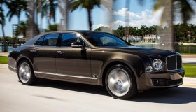 Photo de l&rsquo;ext&eacute;rieur de la Bentley Mulsanne 2016, l&rsquo;avant du v&eacute;hicule.