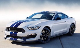 Photo de l&rsquo;ext&eacute;rieur de la Ford Mustang Shelby GT350 2016, l&rsquo;avant du v&eacute;hicule.