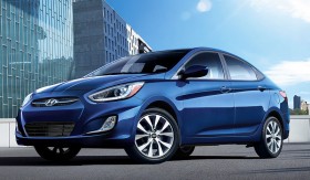 Photo de l&rsquo;ext&eacute;rieur de la Hyundai Accent Berline 2016, l&rsquo;avant du v&eacute;hicule.