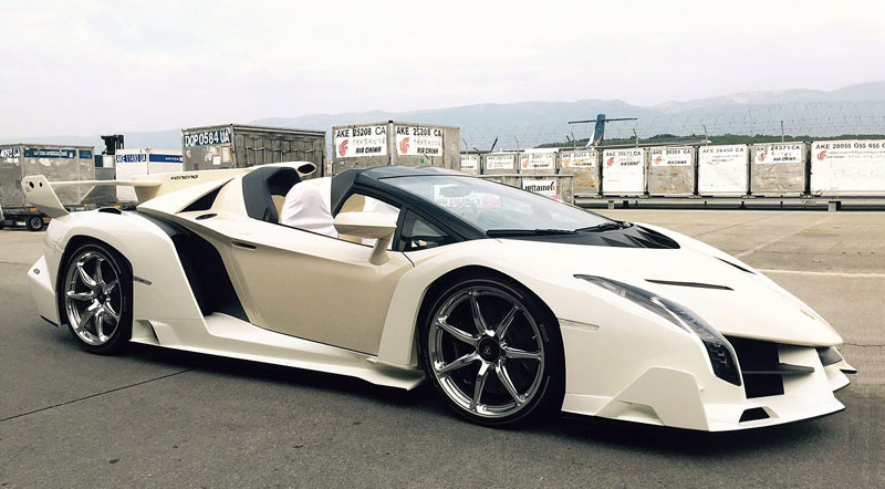Lamborghini-Veneno-Roadster-2016-1