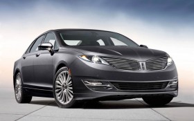Photo de l&rsquo;ext&eacute;rieur de la Lincoln MKZ Hybride 2016, l&rsquo;avant du v&eacute;hicule.