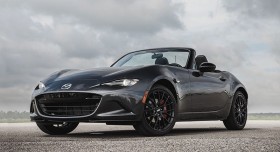 Photo de l&rsquo;ext&eacute;rieur de la Mazda MX-5 2016, l&rsquo;avant du v&eacute;hicule.