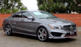 Photo de l&rsquo;ext&eacute;rieur de la Mercedes-Benz CLA 2016, l&rsquo;avant du v&eacute;hicule.