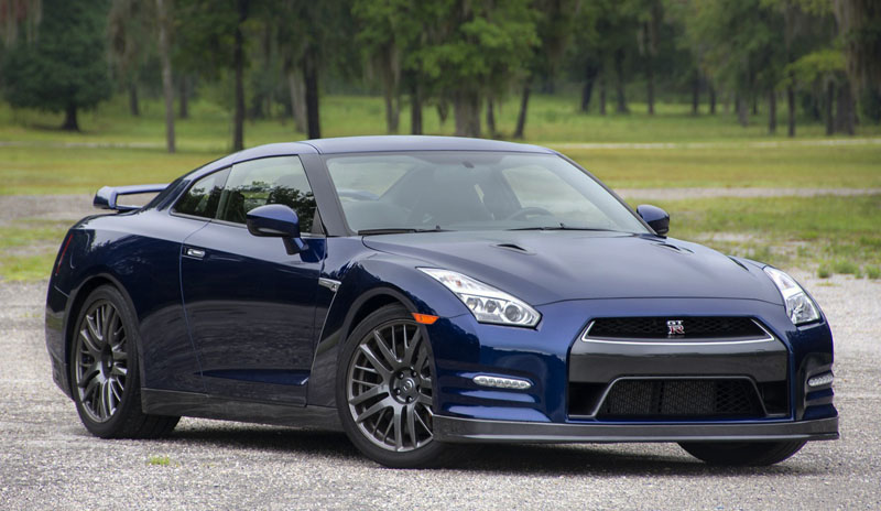 Nissan-GT-R-2016-1