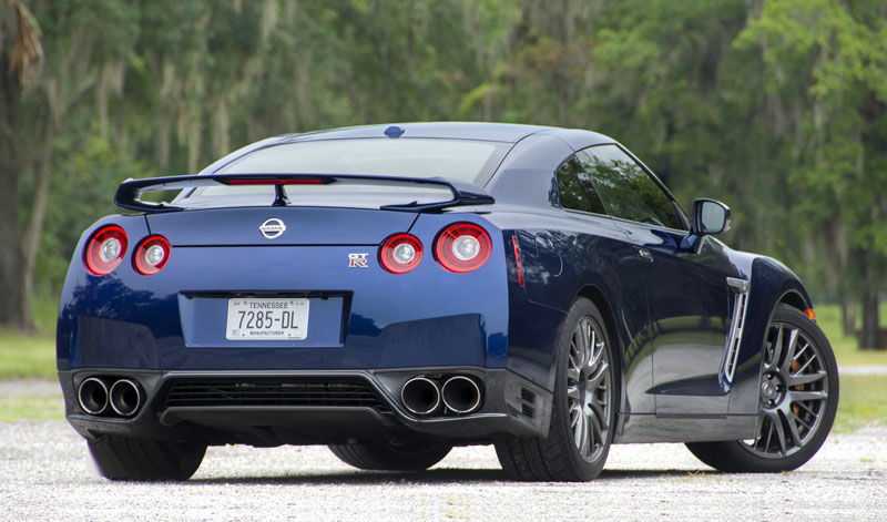 Nissan-GT-R-2016-2
