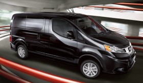 Photo de l&rsquo;ext&eacute;rieur de la Nissan NV200 2016, l&rsquo;avant du v&eacute;hicule.