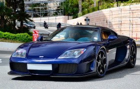 Photo de l&rsquo;ext&eacute;rieur de la Noble M600 Carbon Sport 2016, l&rsquo;avant du v&eacute;hicule.