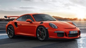 Photo de l&rsquo;ext&eacute;rieur de la Porsche 911 GT3 RS 2016, sur un angle avant.