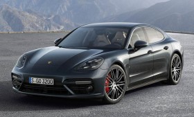 Photo de l&rsquo;ext&eacute;rieur de la Porsche Turbo S 2016, sur un angle avant.