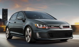 Photo de l&rsquo;ext&eacute;rieur de la Volkswagen Golf GTI 2016, l&rsquo;avant du v&eacute;hicule.