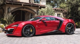 Photo de l&rsquo;ext&eacute;rieur de la W Motor Lykan Hypersport 2016, l&rsquo;avant du v&eacute;hicule.